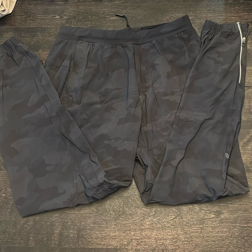 *RARE* Lululemon surge jogger, camo size large